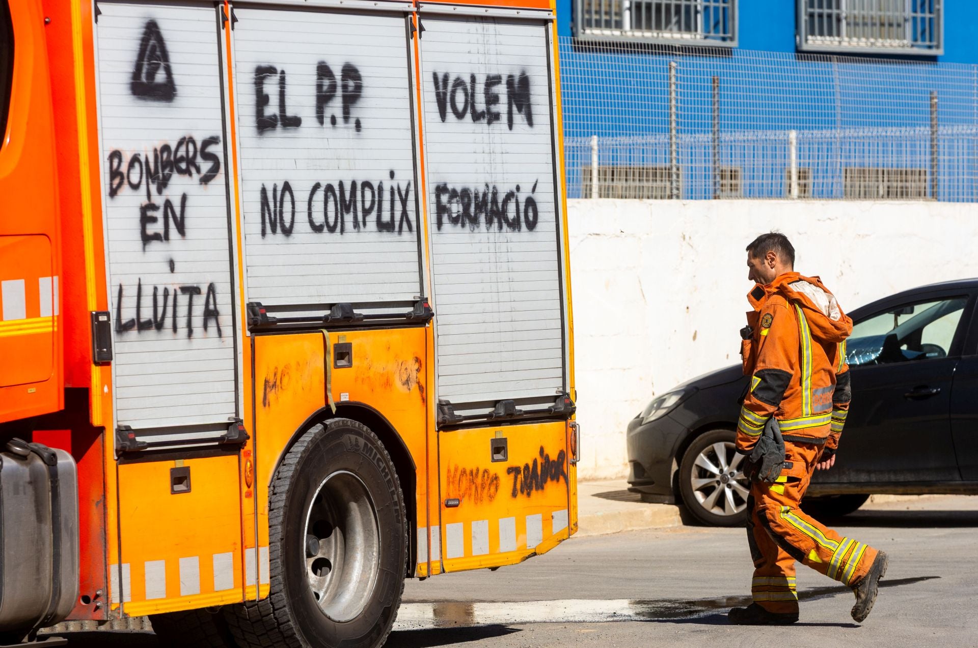 Incendio en un desguace de Quart de Poblet