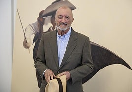 El autor Arturo Pérez-Reverte presenta en un desayuno de prensa su nueva novela 'Misión en París',