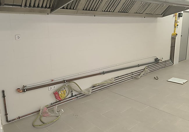 Cocina del Vil·la Romana, pendiente de equipar. También faltan las pilas y la grifería.