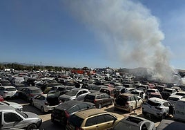 Incendio en un desguace de Quart de Poblet