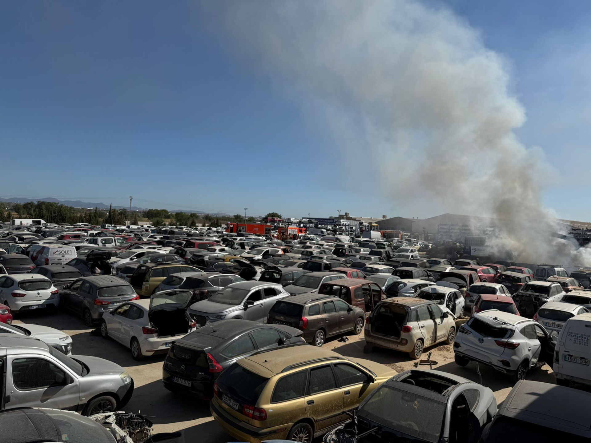 Incendio en un desguace de Quart de Poblet