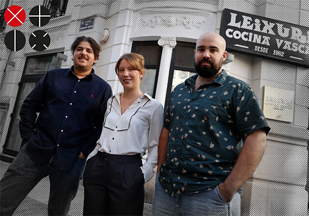 Sergio, Sara e Ibai, frente a la fachada del nuevo Sutil.