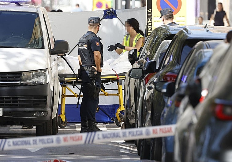 Levantamiento del cadáver de Daniel M. V., el hombre asesinado a tiros en Xirivella.