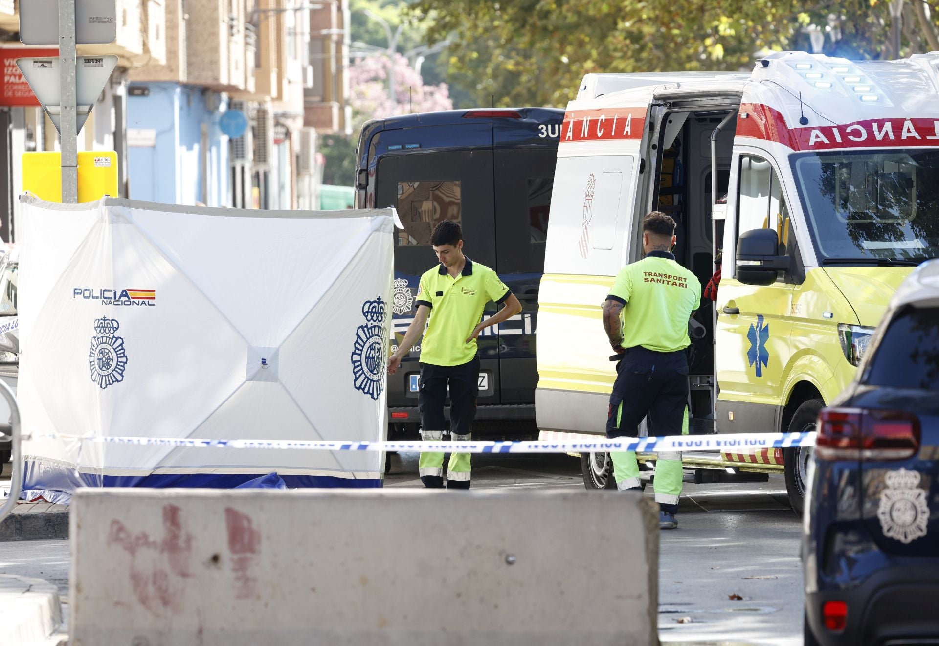 Fotos: un hombre asesina a tiros a otro en la calle y a plena luz del día en Xirivella (Valencia)