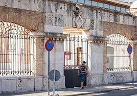 Acceso al polideportivo de la Petxina