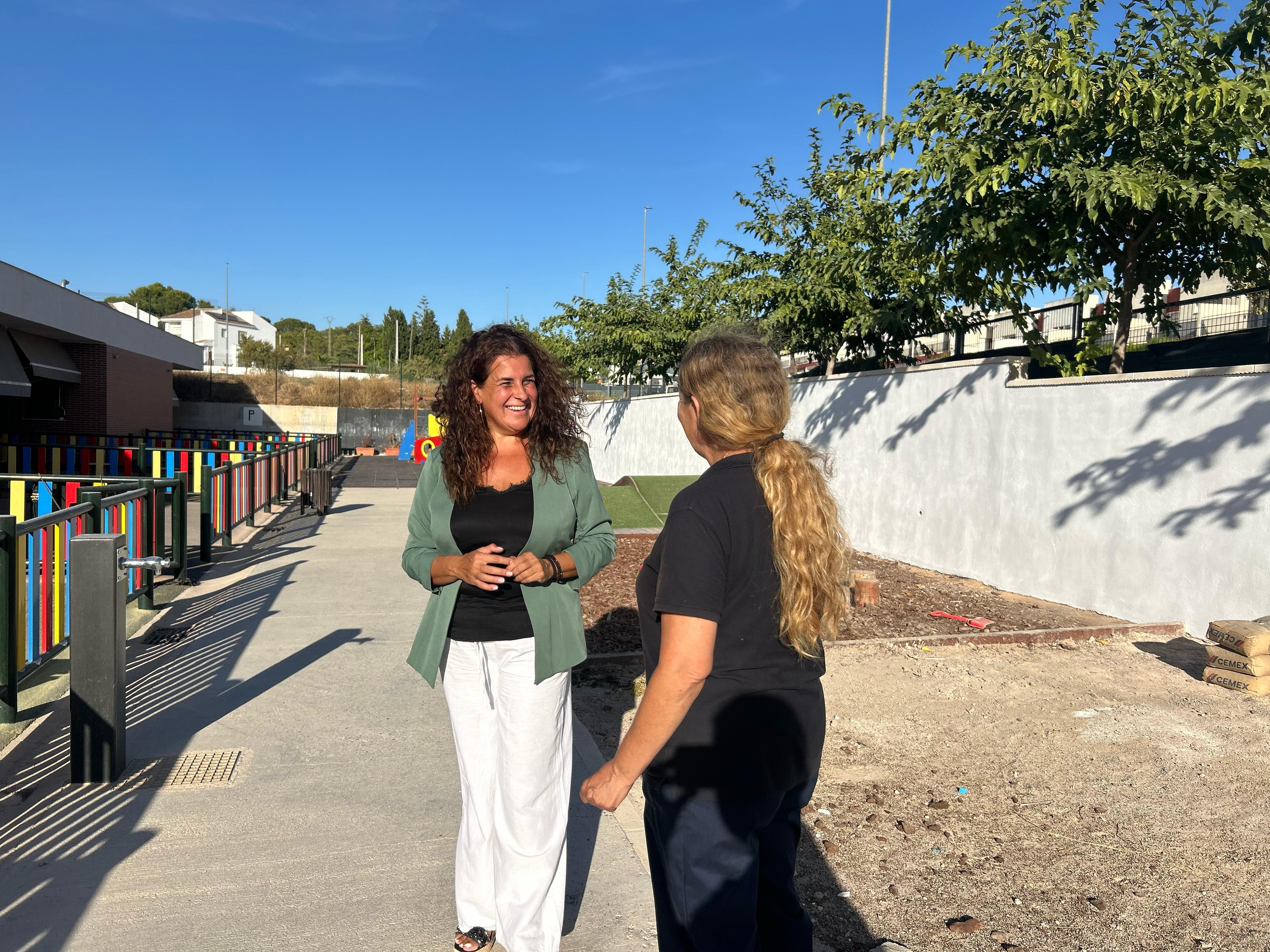 Visita de la alcaldesa de San Antonio de Benagéber a un centro educativo.