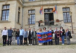 La delegación del Levante, en su viaje a Francia para recuperar los restos del fundador del club