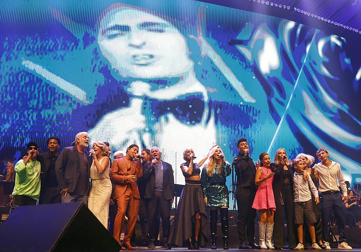 Actuación final de la inauguración del Roig Arena.