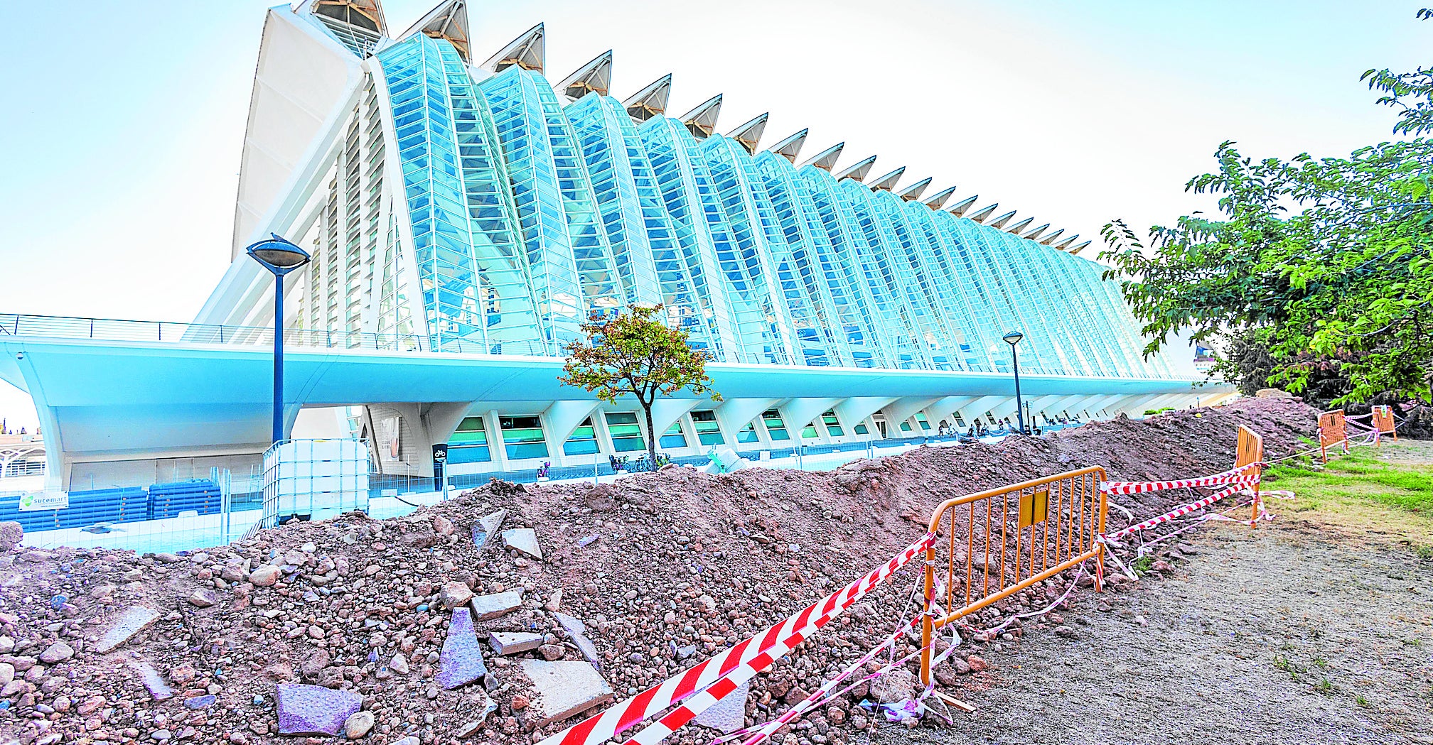 Obras de instalación del nuevo dispositivo en el jardín del Turia.
