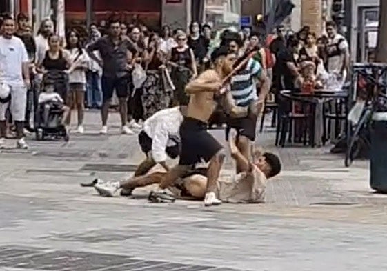 Imágenes captadas por testigos de la reyerta en pleno centro de Valencia.