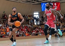 Un instante del partido entre Valencia Basket y UCAM Murcia.