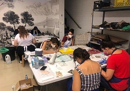 Sesión de trabajo para la restauración de fotos.