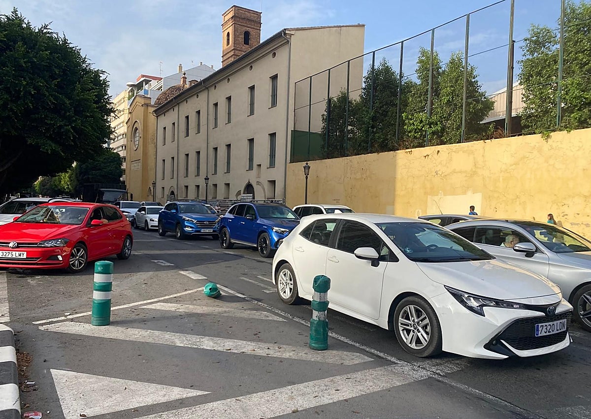 Imagen secundaria 1 - Tráfico intenso en Gran Vía Fernando el Católico y en San Vicente. 