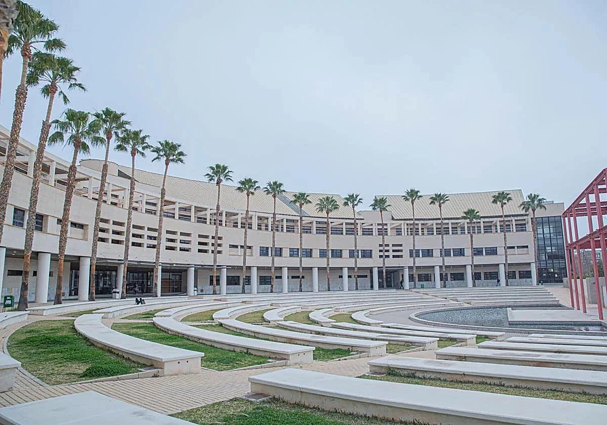 Aulario 2 y anfiteatro de la Universidad de Alicante.