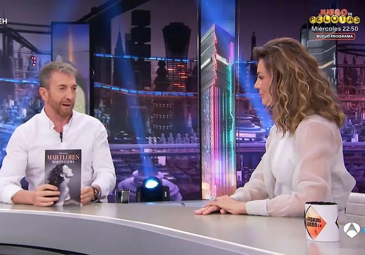 Pablo Motos junto a Mar Flores en 'El Hormiguero'
