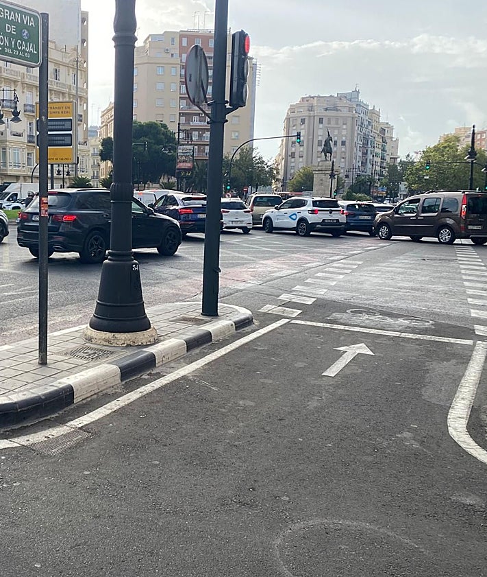 Imagen secundaria 2 - Tráfico intenso en Gran Vía Fernando el Católico y en San Vicente. 