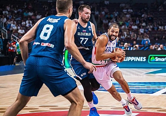 Darius Thompson, con Italia ante Eslovenia.