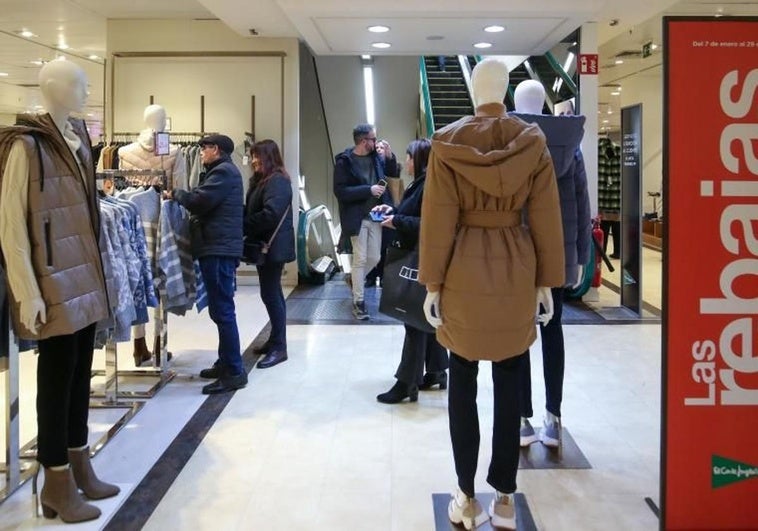 Los tres festivos que abrirán los centros comerciales este año en la Comunitat pero que permancerán cerrados en 2026