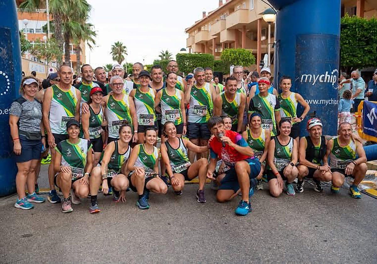 Algunos de los miembros del CA La Valldigna.