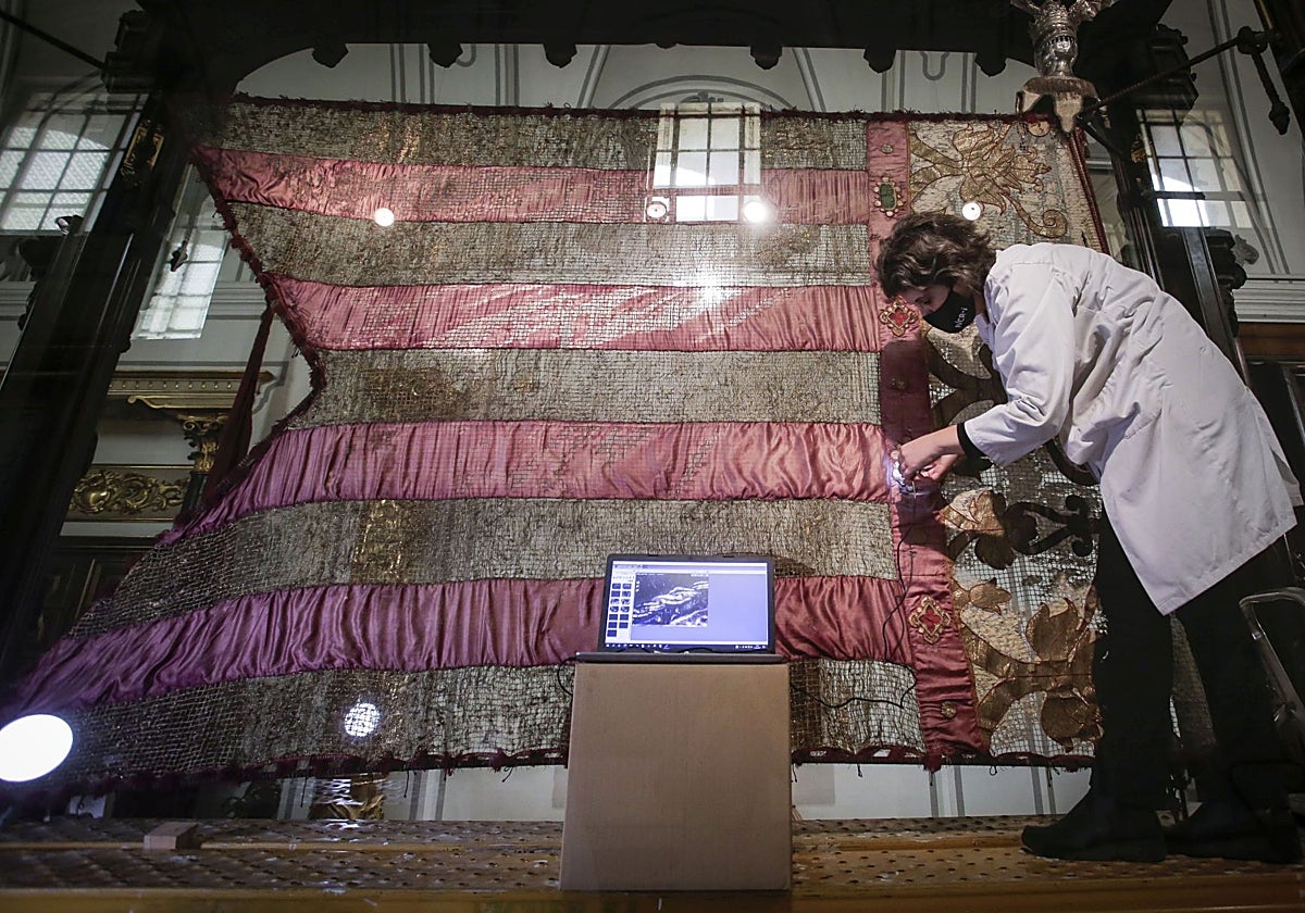 Reial Senyera, en el Ayuntamiento de Valencia.