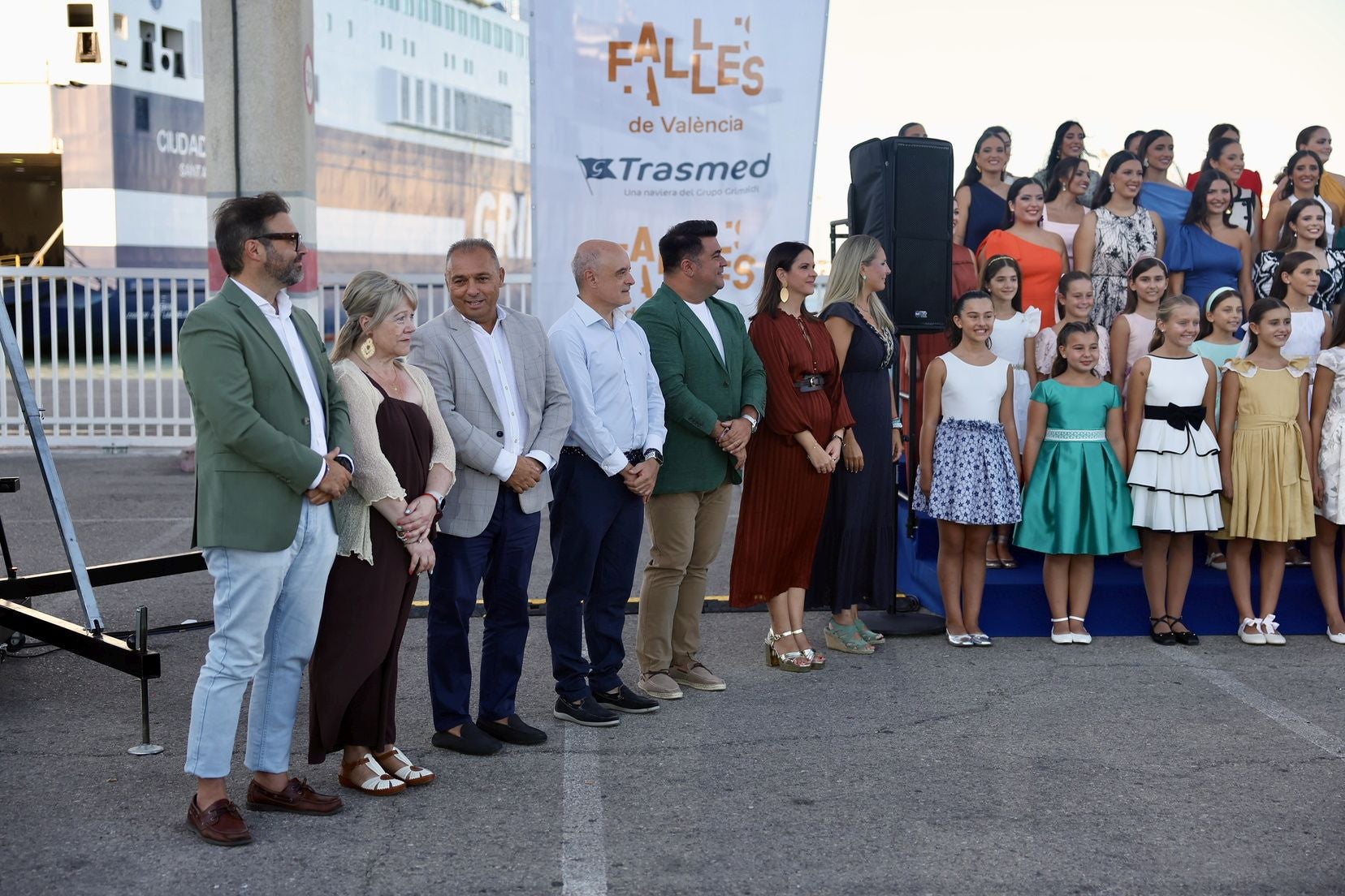 FOTOS | La presentación de las 146 aspirantes a Falleras Mayores de Valencia 2026