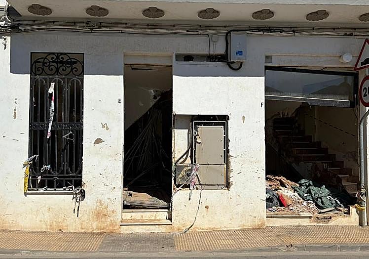 Planta baja destrozada en el barrio de Les Barraques.