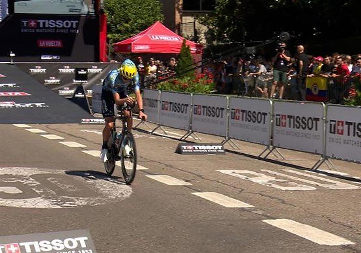 Salida del australiano Callum Scotson en la contrarreloj de Valladolid de 2023.