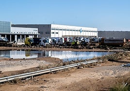 Daños en el polígono industrial de Riba-roja, trece días después de la catástrofe.