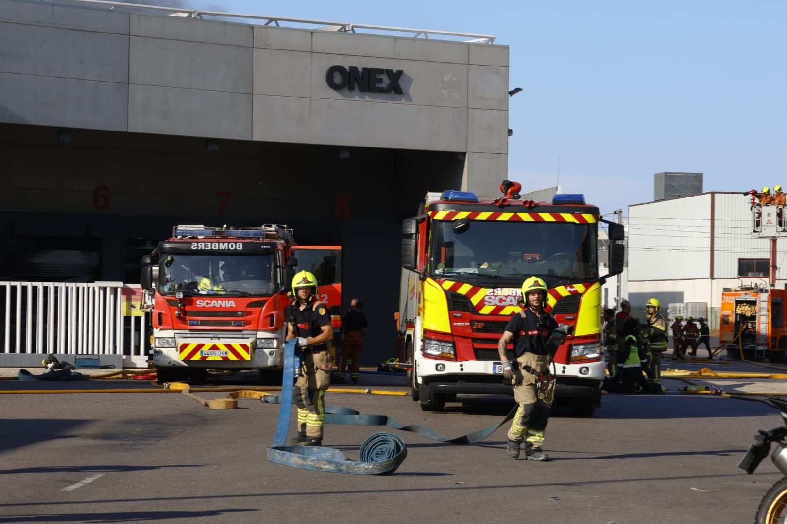 Un incendio afecta a una empresa de Albuixech