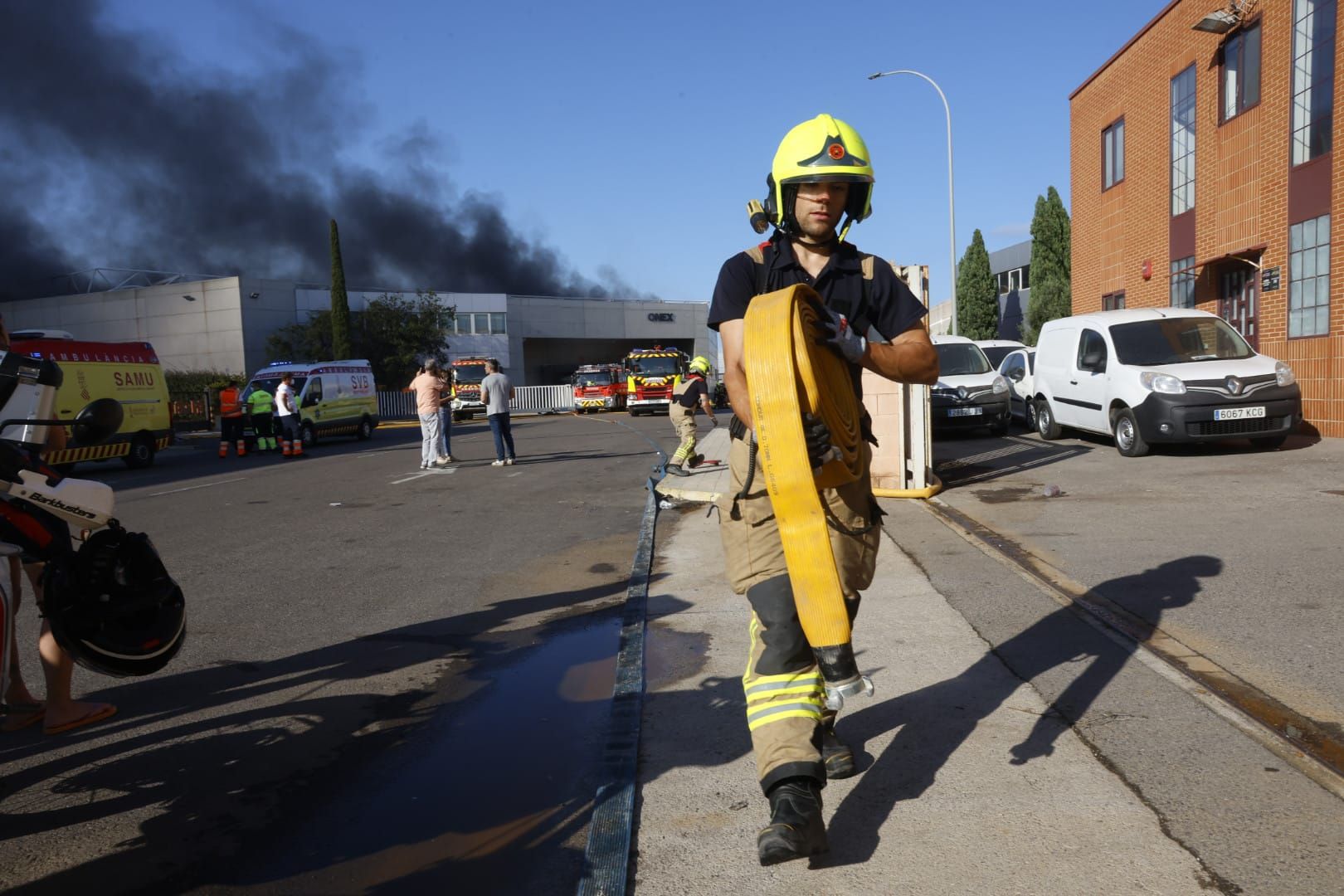 Un incendio afecta a una empresa de Albuixech