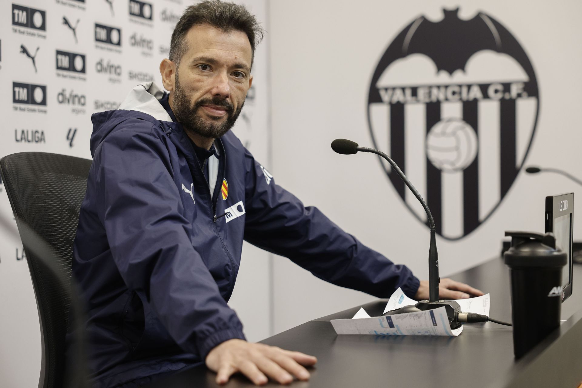 Carlos Corberán, en la sala de prensa de la Ciudad Deportiva de Paterna.