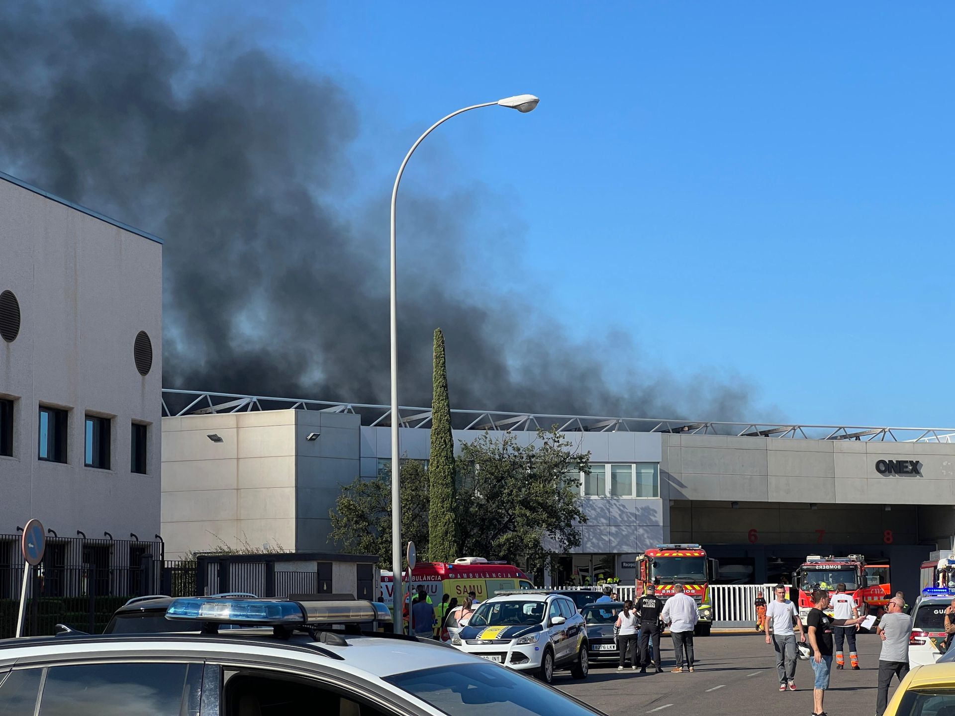 Un incendio afecta a una empresa de Albuixech