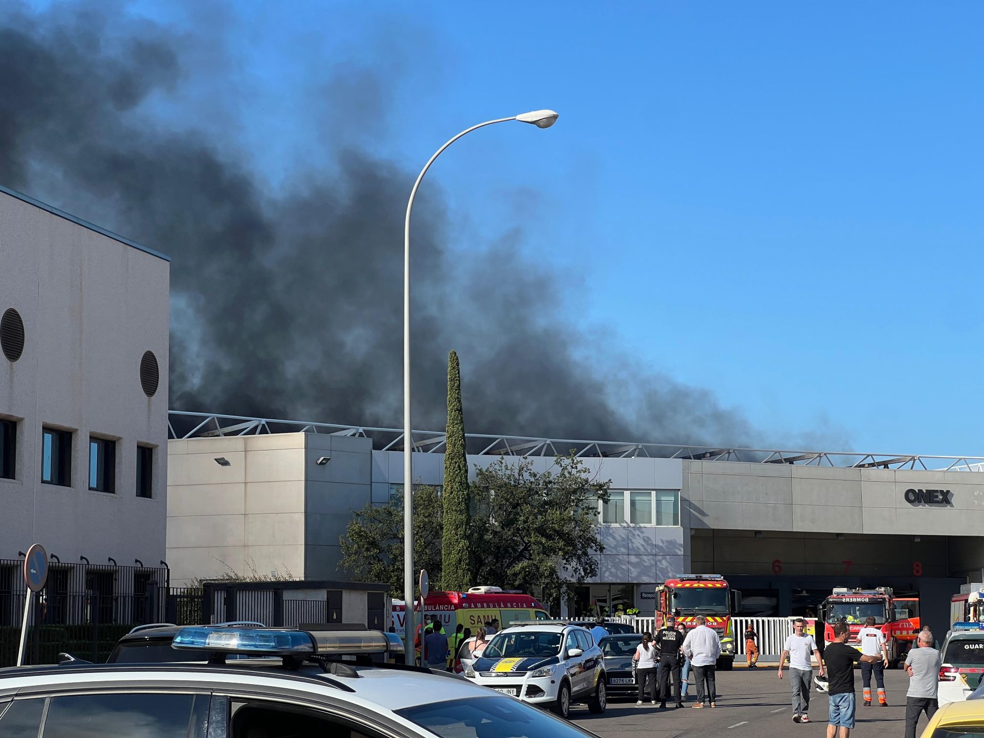 Un incendio afecta a una empresa de Albuixech