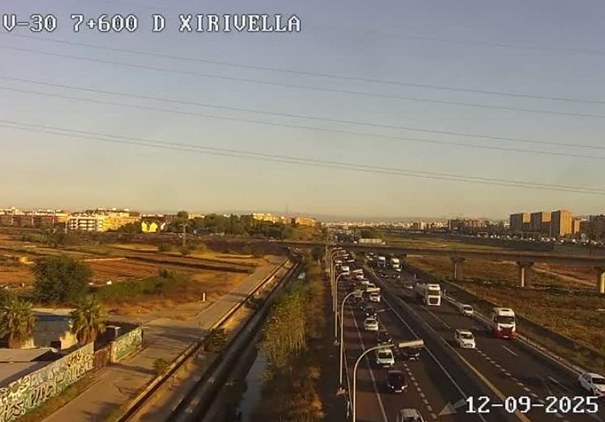 Atascos en la V-30 este viernes, 12 de septiembre.