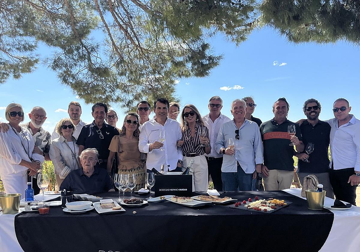 Participantes en la cata organizada por la Academia de Gastronomía y la bodega Hispanosuizas.