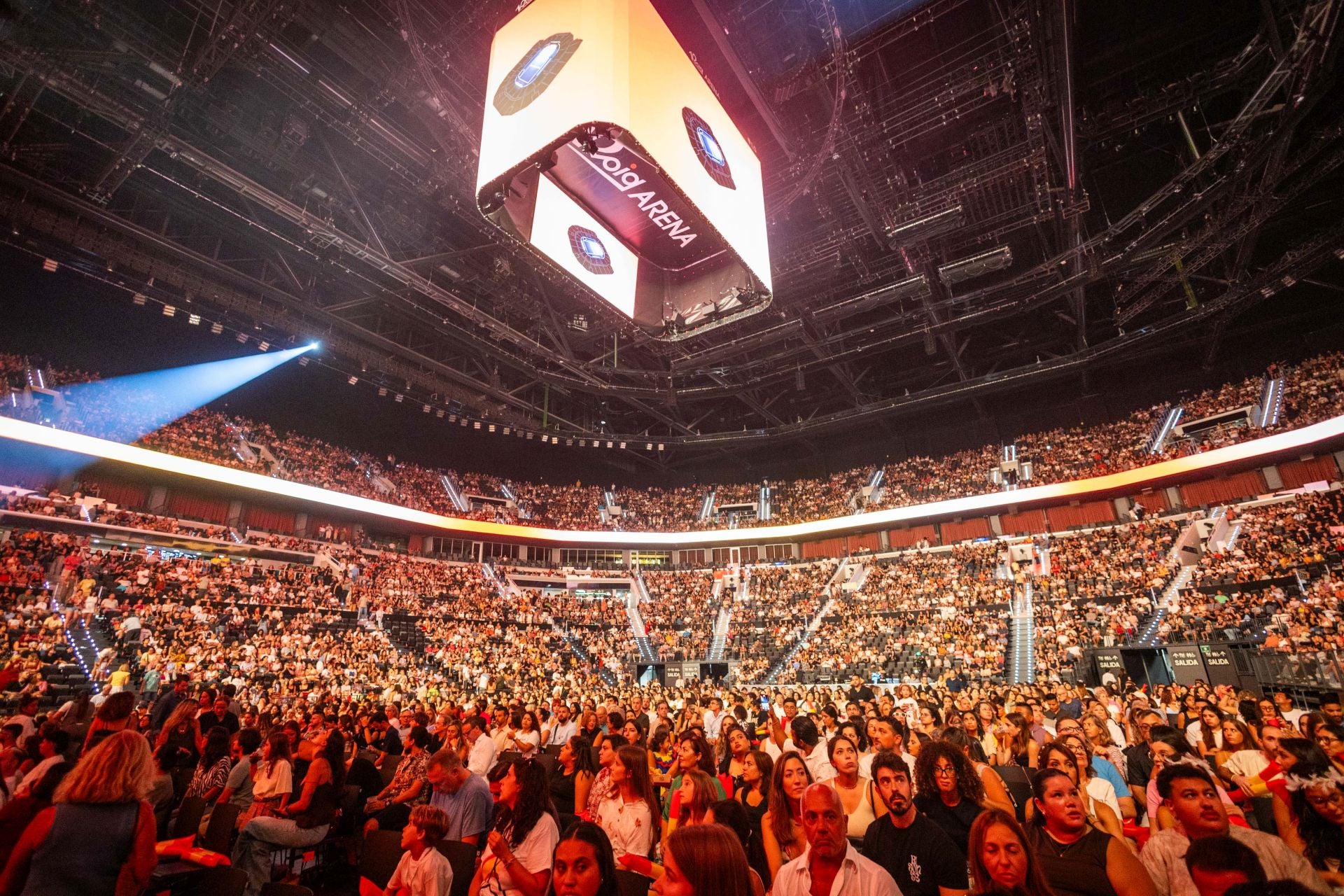 El Roig Arena de Valencia vibra con Camilo