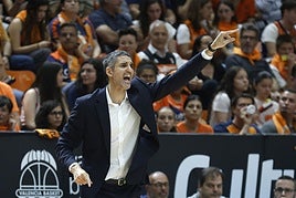 Rubén Burgos, entrenador del Valencia Basket femenino.