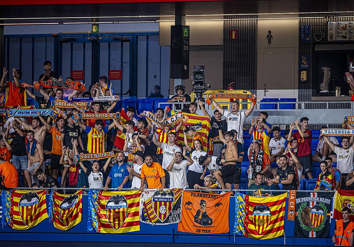 La afición del Valencia en el Johan Cruyff.