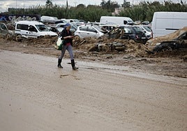 Una mujer en una de las localidades afectadas, a mediados de diciembre.
