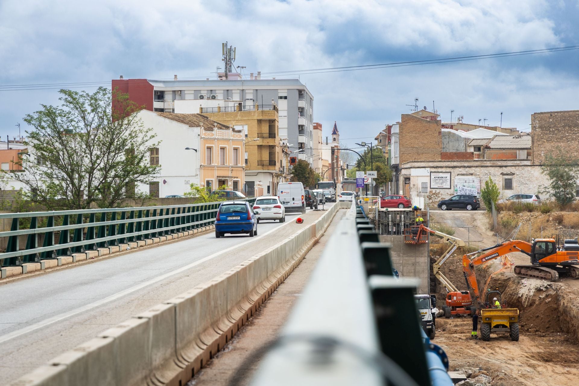 Obras en la pasarela de la CV-50.