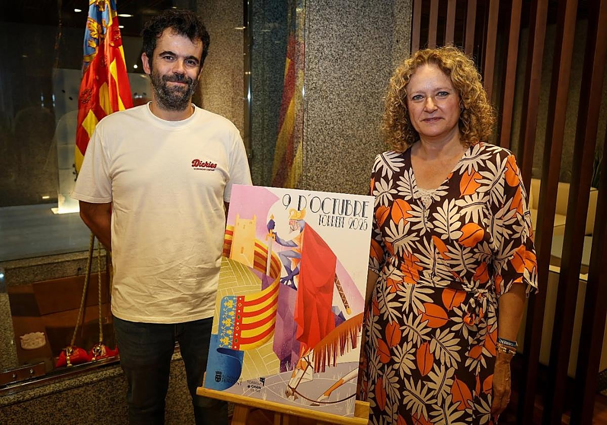 El diseñador Paco Camallonga y la alcaldesa Amparo Folgado.