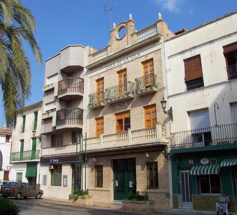 Fachda del Ayuntamiento de l'Alcúdia de Crespins.