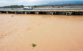 La rambla del Poyo, a su paso por la A-3 el día de la dana.