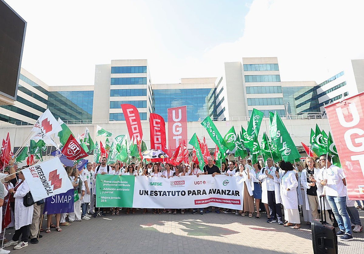 Los manifestantes este martes en La Fe.