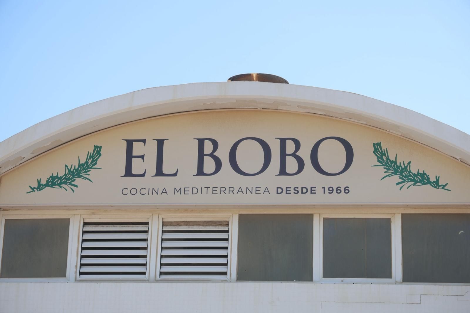 Los chiringuitos de la Malvarrosa se preparan para el derribo