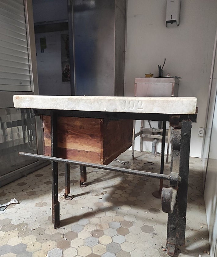 Imagen secundaria 2 - Resto de reja, suelo Nolla y bancada de mármol grafiada.