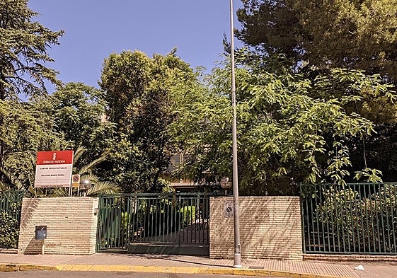 Fachada del IES José María Parra en Alzira.