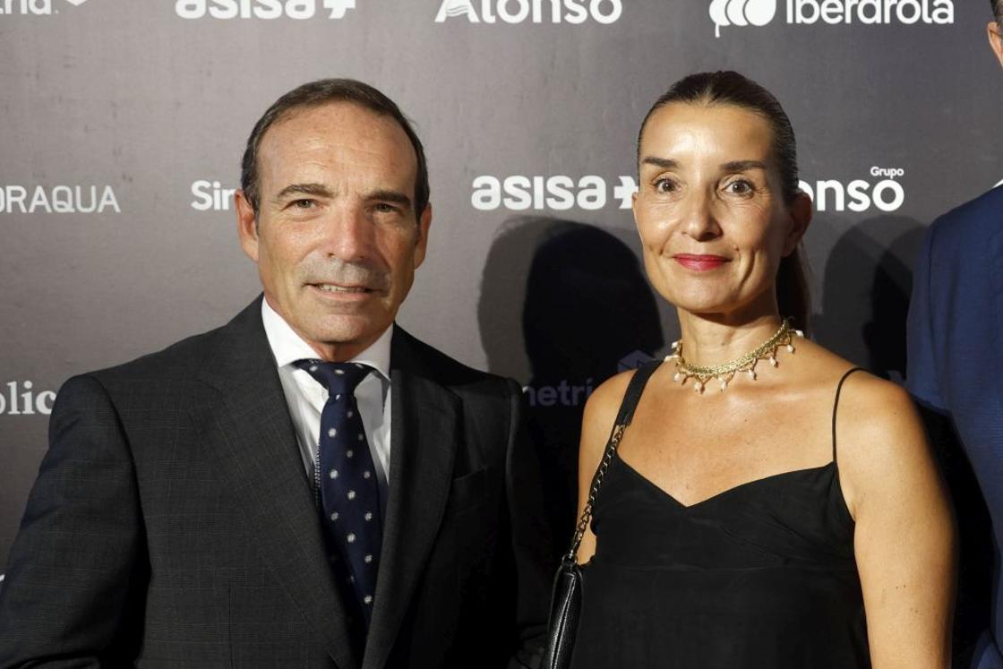 La consellera de Hacienda, Ruth Merino, con el director general de Patrimonio, Tony Woodward.