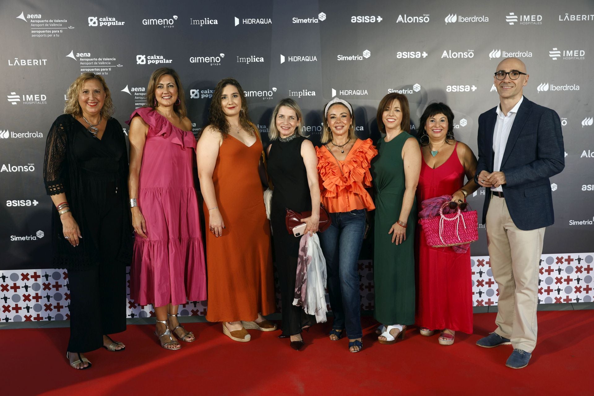 Las miembros de la Asociación de Familiares de Enfermos de Alzhéimer de Valencia (AFAV) Carmez Aznar, Sonia Sánchez, Beatriz Page, Ana Morón, Mercedes Fernández, Nuria Martínez, Julia Fortea y Raúl García.