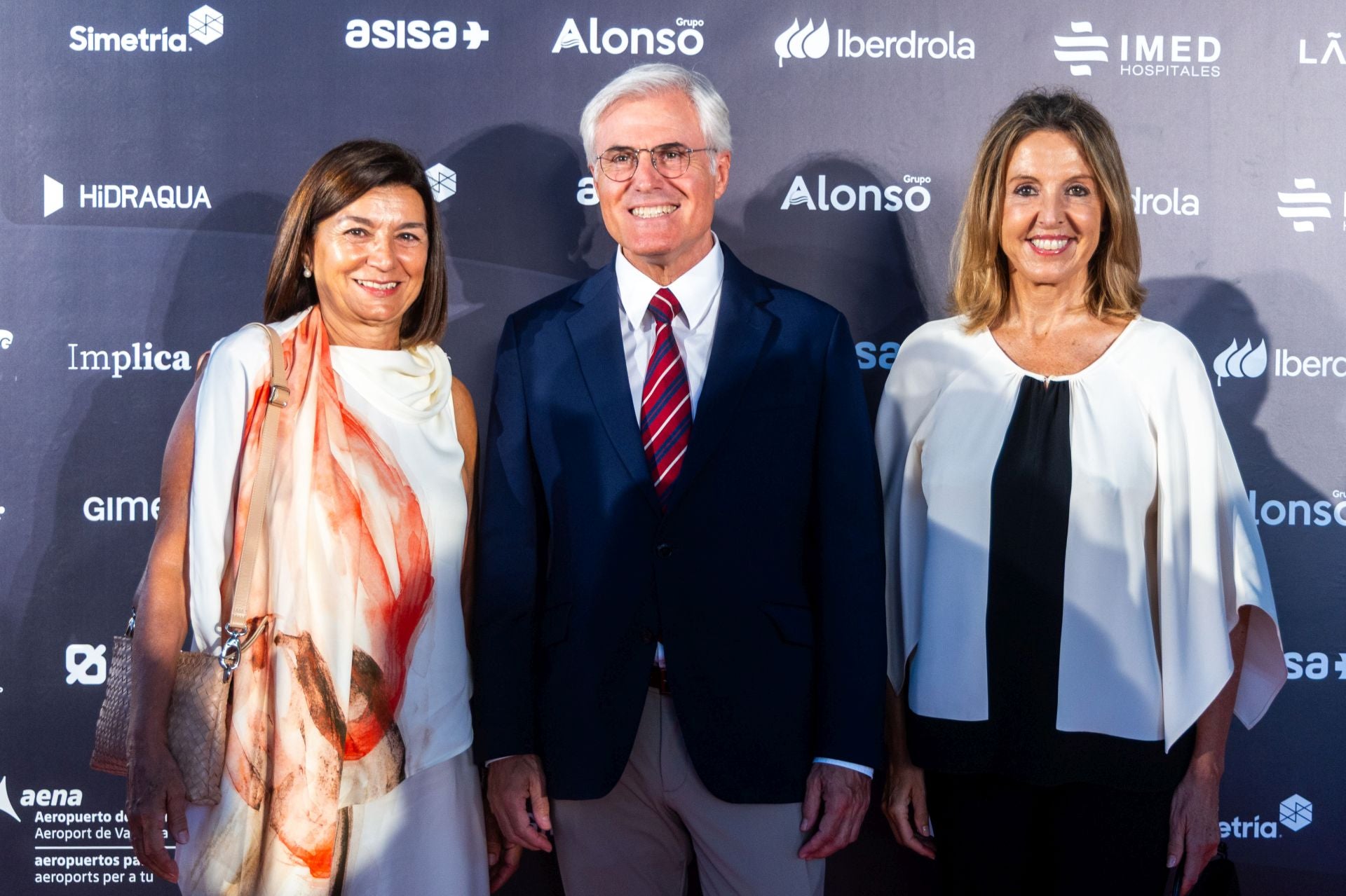 Eva Guerola, funcionaria; Alfredo Escardino, profesor de la Universidad Europea; y Cristina Caurana, especialista inmobiliaria.